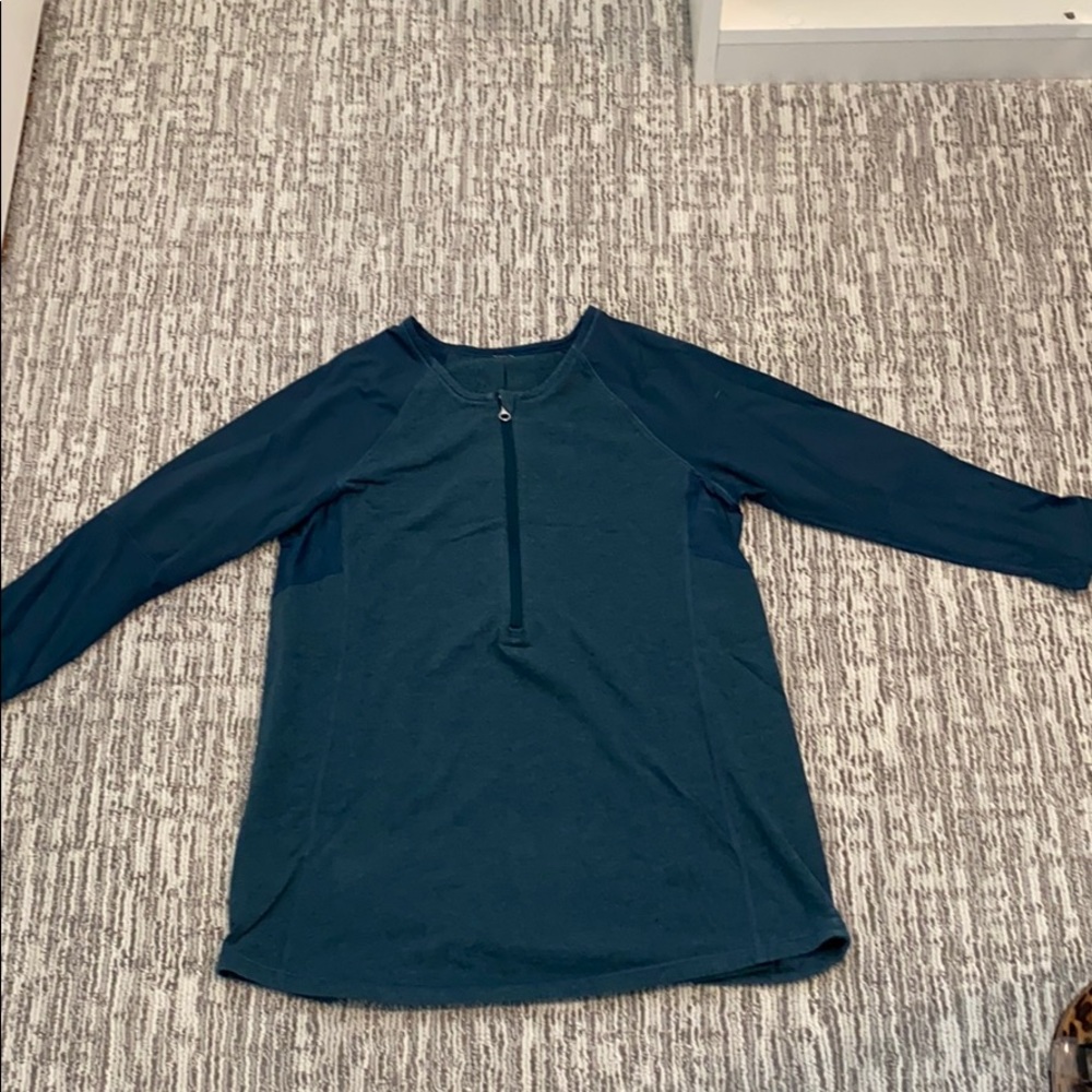 Lulu lemon size 4 zip top